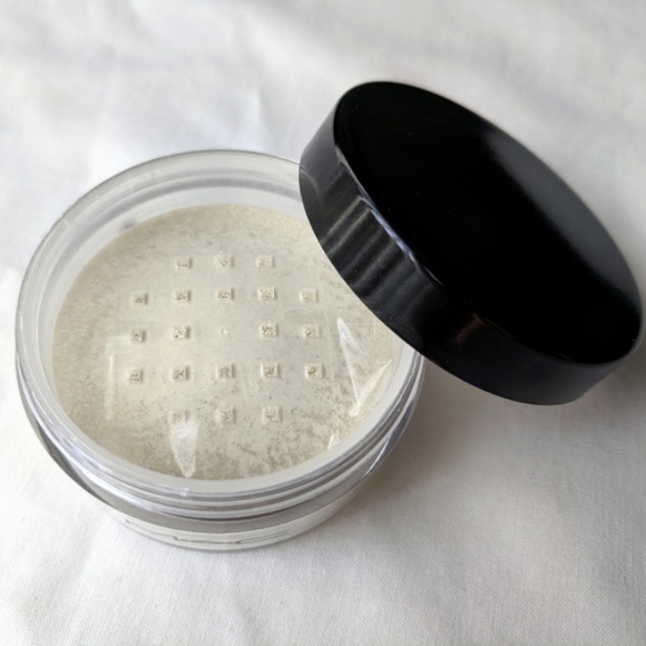 MAC Cosmetics Bee Dust Iridescent Powder - Picture 3 of 6